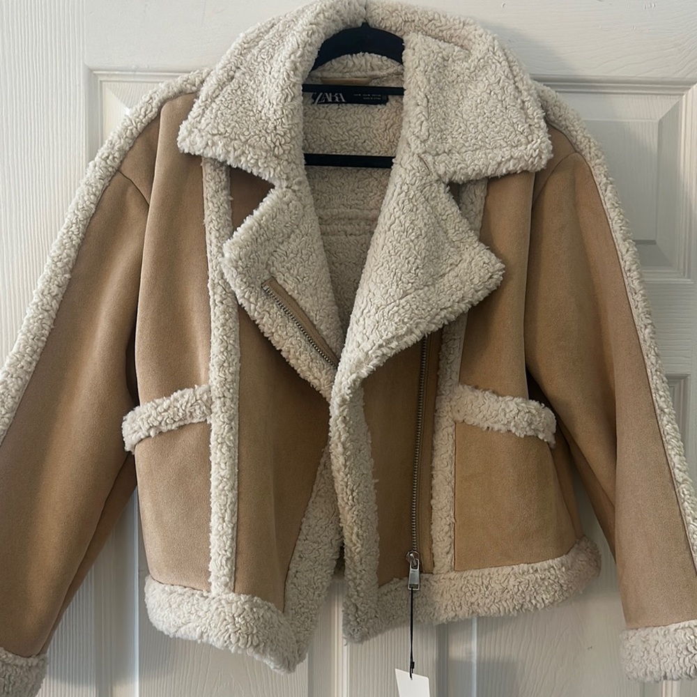 Zara Women's Tan and Cream Shearling Jacket